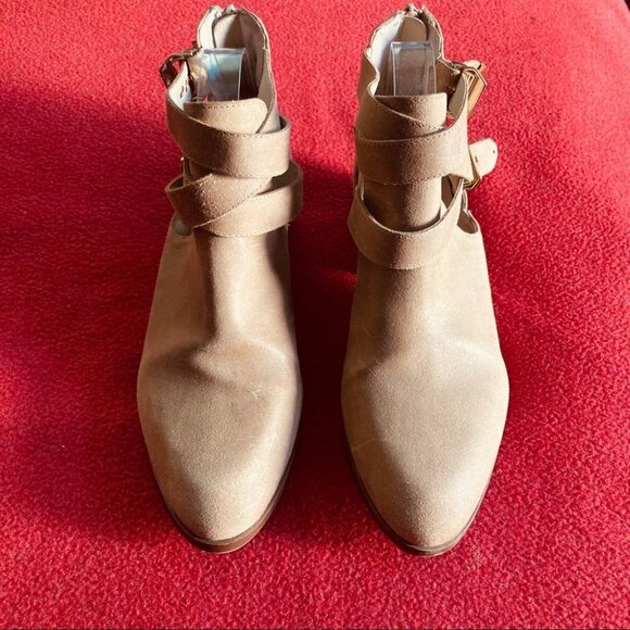 SEYCHELLES Sz 10  Strap Golden Details Buckles Zipper Stacked Heel Booties - Picture 2 of 11